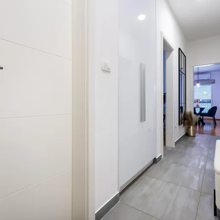New Modern In Apartament *
